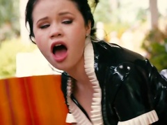 Hot maid gets awarded for cleaning the apartment and gets banged