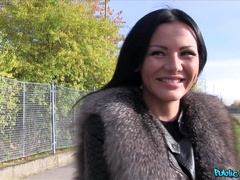 Amanda Black likes to try new ways of reaching memorable orgasm