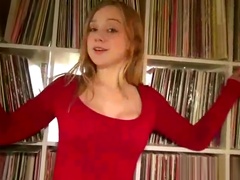 Amateur Girl (alaina fox) Masturbates Using Crazy Sex Things vid-02