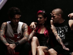 Wild alternative slut Joanna Angel is bold about taking double penetration