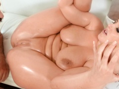 Angela White invites ex-boyfriend and gifts him shaved pussy