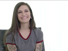 Brunette Luna Lovely and fisting