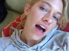 warm spunk in nice muff - Khloe Kapri