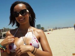 Quickly picked up bikini hottie Sasha Jones gets poked from behind