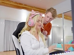 Blonde forgets about her game and enjoys sex with stepbrother