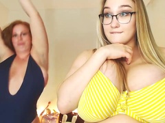 Cheryl Blossom and Yola Flimes on webcam: blonde and redhead lesbians kissing