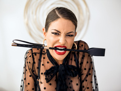 Dark-haired hottie moves panties aside for her hot lover