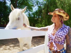 Before getting cum mask onto her face slut Karma RX takes double penetration