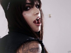 Greedy all tattooed punk hoe Leigh Raven loses her wig during wild oral sex
