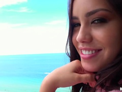 Acting slutty girlfriend with sexy booty Alina Lopez deserves nice cunnilingus