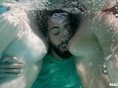 Poolside 3some with Kira Perez & Fiona Frost