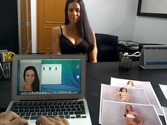 Good-looking brunette opens her wet crack on the casting